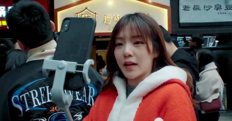 成都这座具有无限可能的城市，生活着许许多多美好生活的缔造者和享受者，更吸引无数人对这里心生好奇和向往。