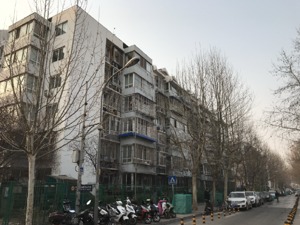 北京“3·17新政”两周年：学区房告别“天价”  京派房企业绩受影响