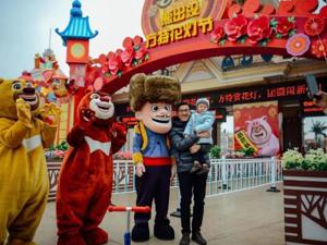 两只熊和一个光头强，一年从娃娃身上赚走8亿！