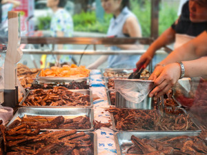 周黑鸭被做空后，上市鸭脖“三剑客”将何去何从？