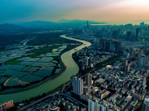变内敛式发展为扩散式发展 专家热议城市群“龙头”带动作用