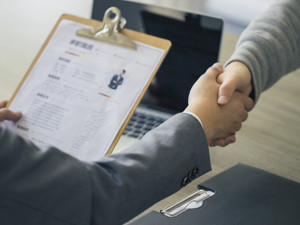 部分高校毕业生面试现象调查：假招聘、强毁约、要求不定