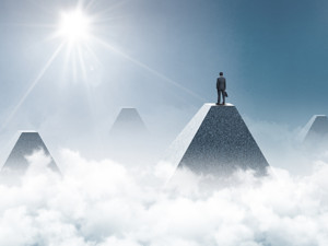 财险“老三家”年报大比拼 被评级“卖出”的人保仍稳坐头把交椅