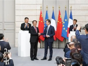 空客拿下中国300架飞机订单！习近平与马克龙见证下签署采购协议
