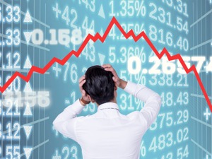首批被*ST处理个股连续跌停 两年连亏公司超20家
