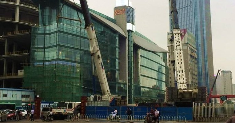 视频丨每经记者实探： 武汉中心豪华写字楼疑烂尾 