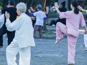 工作年限满30年可退休，公务员的新政策来了，听听他们怎么说
