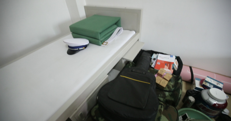 视频丨探访牺牲消防员住地：每次出征前都要将自己的物品先打包好