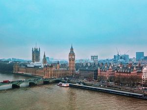 英镑创一周新低 英国首相向欧盟提议将脱欧大限延至6月30日