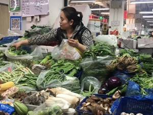 菜场外卖众生相：菜场大妈年入百万 巨头、资本纷至沓来 