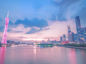 金融危机以来新低！IMF下调今年全球经济增长预期至3.3% 上调中国增速预期至6.3%