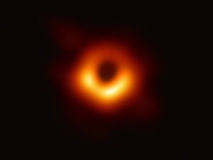 黑洞周围光环为什么是红色？基普·索恩：是科学家选择了红色