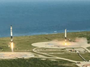 SpaceX商业发射重大突破：首次回收三枚火箭助推器