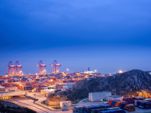 中国3月出口大幅超预期！一季度贸易顺差扩大75%