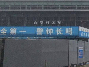 事件升级：奔驰女车主声讨金融服务费？