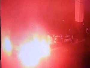 特斯拉车库自燃，小区居民被疏散！车主后怕：再晚半小时我就在车里了