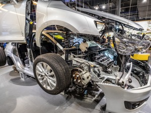 汽车零部件价格有多高？11个奥迪前大灯能买辆新车
