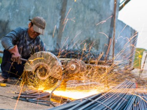 2018年农民工报告：月均收入3721元 50岁以上占比22%