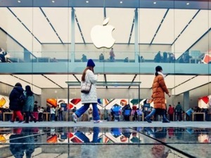iPhone销售大跌，库克靠降价找回笑容！但这次华为才是真“亮了”