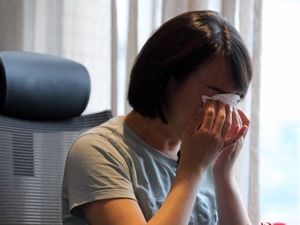 专访奔驰维权女车主：我被大家硬生生顶了上去 压力大时想自杀