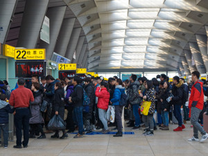 铁总正式回应“买短乘长”：强行越站乘车将加收50%票款