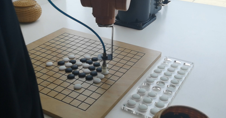 视频丨懂把脉，会下棋…余姚第六届中国机器人峰会上来了哪些机器人？