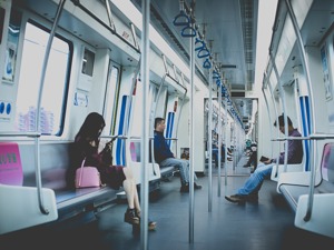 地铁上大声播放视频音乐将被纳入个人信用不良记录！你支持吗？