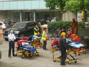 直击上海长宁区改造建筑坍塌事故现场  附近居民感觉房子在摇