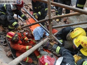 上海一建筑坍塌 已致7人死亡