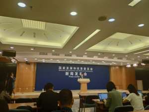 发改委新闻发言人答每经记者问：一季度钢铁行业整体效益有所下降是受铁矿石价格上涨和钢材价格回落两方面因素影响