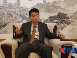 SEMI全球副总裁居龙：呼吁国内芯片企业加强研发，保持低调