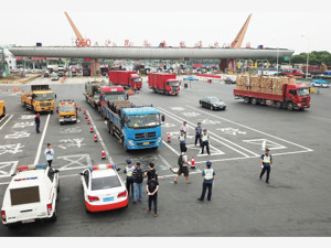 取消高速公路省界收费站“路线图”发布：明年起货车统一按车（轴）型收费，确保不增加通行费总体负担