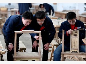 3年培训百万新型学徒，统筹千亿资金支持，组织高技能领军人才境外培训……提升职业技能再出顶层设计