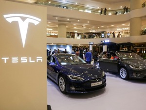 30万元起？国产Model 3本周五预订，上海工厂守卫森严