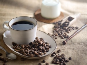 瑞幸咖啡单杯成本13元，年内计划新开2500家店