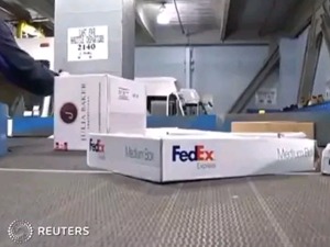 FedEx“误寄”华为包裹，外交部：请对华为和中国公众做出合理解释