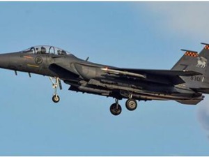 客机空中遭“炸弹威胁”，新加坡紧急出动2架战机护航，网友怒赞