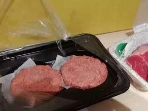 红遍全世界的人造肉，我们在香港把它给烤了（视频）