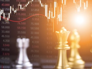 A股三大股指震荡下跌：黄金概念崛起，沪股通小幅净流入