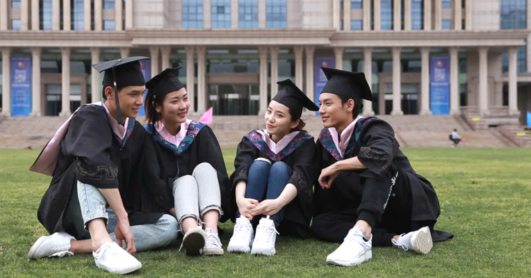 视频丨2018届大学毕业生就业率为91.5% 月收入 4624元