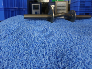研究：全球人均每周摄入约2000颗塑料微粒，总重5克