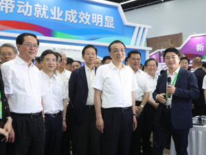 李克强：中国经济有韧性 可以顶住下行压力