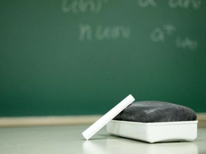 赞！李嘉诚每年拿1亿，这所大学本科学费全免