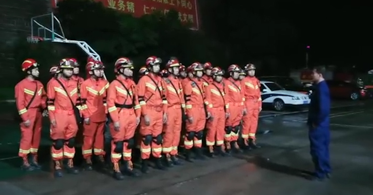 视频丨宜宾消防救援支队共出动13车63人前往震中