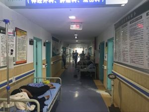 宜宾长宁地震丨祖屋一根棍，救了3岁娃娃命