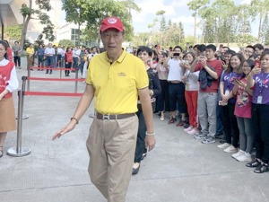 郭台铭卸任鸿海集团董事长 刘扬伟接棒