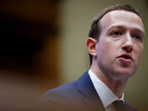 Facebook拟进击“币圈”，比特币价格应声破万美元，各国监管机构说法却大相径庭……