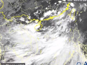 台风“木恩”凌晨在海南登陆，多个进岛列车和航班取消