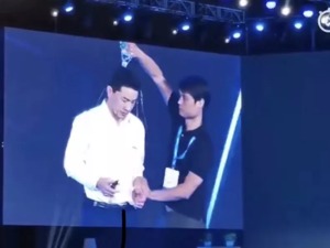 给李彦宏浇水，谁这么大胆？