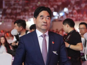 董事长涉嫌猥亵女童，公司连夜切割自救：85后儿子上位！230亿财富能保住多少